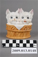 藏品(彩繪籃中雙貓造型擺飾)的圖片