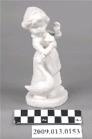 藏品(白瓷女孩與鵝瓷偶)的圖片