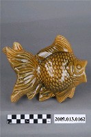 藏品(臺灣鶯歌窯褐釉金魚壁花插)的圖片