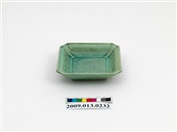 藏品(青釉雲龍紋四方碟)的圖片