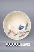 藏品(淡綠釉彩繪花卉紋菱花口碗)的圖片