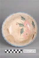 藏品(彩繪花卉紋菱花口碗)的圖片