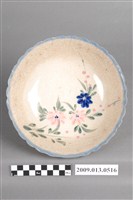 藏品(彩繪花卉紋菱花口碗)的圖片