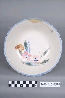 藏品(彩繪花卉紋菱花口碗)的圖片