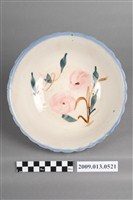 藏品(彩繪花卉紋菱花口碗)的圖片