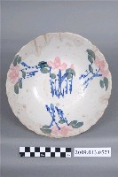 藏品(彩繪花卉紋菱花口碗)的圖片