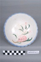 藏品(彩繪花卉紋菱花口碗)的圖片