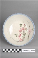 藏品(彩繪花卉紋菱花口碗)的圖片