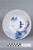 藏品(淡藍釉彩繪山水紋菱花口碗)的圖片