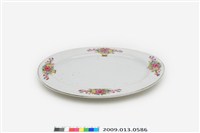 藏品(白瓷彩釉印花薔薇花紋橢圓盤)的圖片