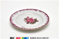 藏品(白瓷印花薔薇紋圓盤)的圖片