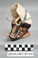 藏品(鹿與花草刺繡三寸金蓮右鞋)的圖片