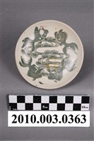 藏品(綠釉銅版轉印金魚紋圓碟)的圖片