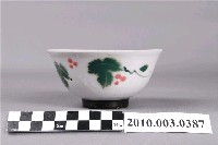 藏品(噴繪白瓷彩釉葡萄紋碗)的圖片