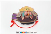 藏品(紫色地綴蝴蝶拼布短圈)的圖片