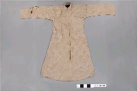 藏品(米黃絲質緹花大襟男長袍)的圖片