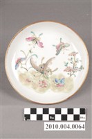 藏品(彩繪花草蝴蝶鑲金邊瓷盤)的圖片