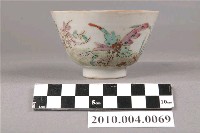 藏品(彩繪花草蝴蝶瓷杯)的圖片