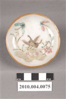 藏品(彩繪花草蝴蝶鑲金邊瓷盤)的圖片