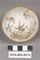藏品(彩繪花草蝴蝶鑲金邊瓷盤)的圖片