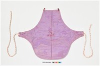 藏品(粉色緹花地繡花下端寬形附綁帶肚兜)的圖片