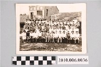 藏品(苗栗縣苑裡鎮文苑國民小學第10屆畢業紀念照之甲班)的圖片