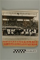 藏品(中日橄欖球賽開賽前日本文力士隊及建中校友隊與會長黃國書合影)的圖片