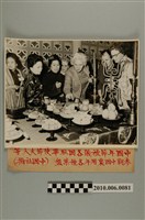 藏品(照片- 中國年節禮儀各國駐華使節夫人等參觀中國農曆年各種菓盤〈中國社攝))的圖片