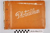 藏品(橘色外觀金屬釘裝訂之相簿)的圖片