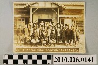 藏品(臺中州畜產會主催第2回馬事講習生修習完成紀念照)的圖片