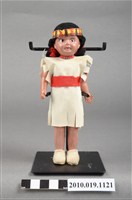 藏品(白色服飾女孩玩偶)的圖片