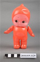 藏品(橘色連身衣丘比玩偶)的圖片