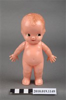 藏品(金髮裸身男孩玩偶)的圖片