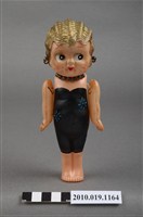 藏品(金色波浪短髮女孩玩偶)的圖片