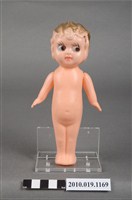 藏品(金色波浪短髮玩偶)的圖片