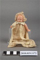 藏品(金色捲髮嬰兒玩偶)的圖片