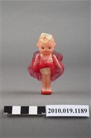 藏品(紅色洋裝玩偶)的圖片