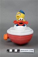 藏品(芝麻街大鳥艾蒙與船玩具)的圖片