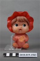 藏品(紅帽嬰兒玩偶)的圖片