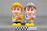 藏品(新竹縣消防寶寶造型存錢筒組)的圖片