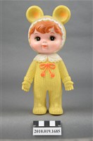 藏品(黃衣小孩玩偶)的圖片