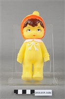藏品(黃衣小孩玩偶)的圖片