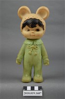 藏品(綠衣小孩玩偶)的圖片