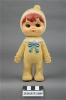 藏品(米色衣服小孩玩偶)的圖片