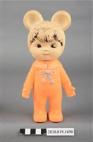 藏品(橘衣小孩玩偶)的圖片