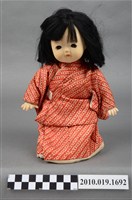 藏品(紅色和服女孩玩偶)的圖片