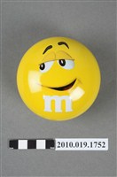 藏品(M＆M's黃色鐵製糖果盒)的圖片