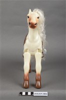 藏品(白馬玩偶)的圖片