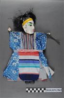 藏品(黃色頭巾藍花衣布袋戲偶)的圖片