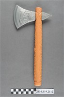 藏品(銀色塑膠玩具斧頭)的圖片